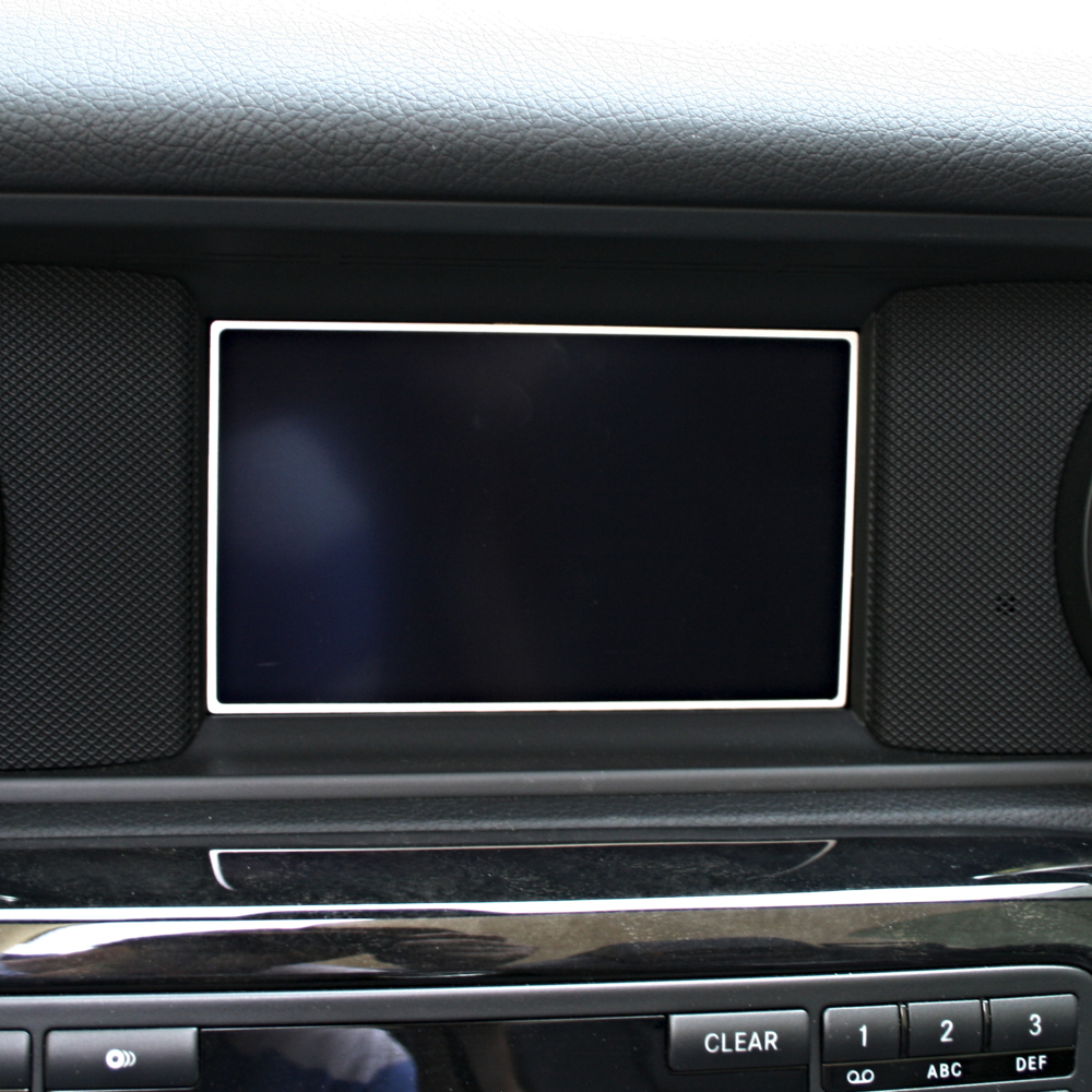 R172-013 :: Zierrahmen Display Audio 20
